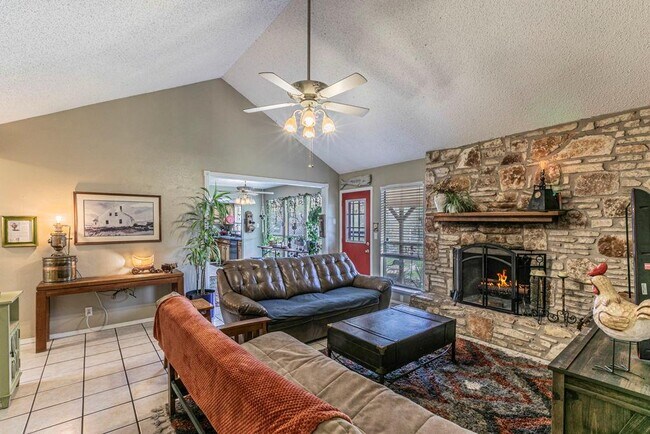 Photo - 302 S Mt Rushmore Dr