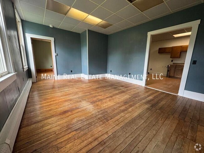 Building Photo - 23 Newport Rd Unit 1 Rental