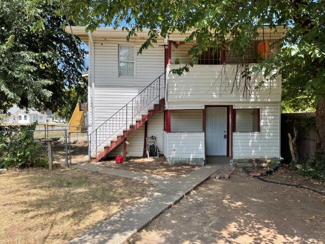 Photo - 1 bed downstairs unit with courtyard, laundry access,brand new appliances, paint and flooring, in...