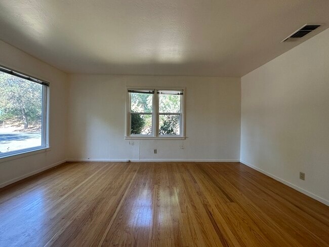 Photo - Cute 2 bed/1 bath Duplex in East Sac!!