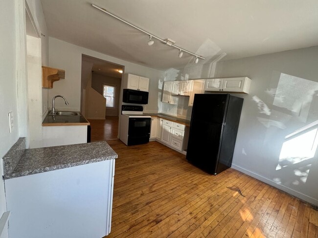 Photo - 134/136/138 North Main Street Unit 136