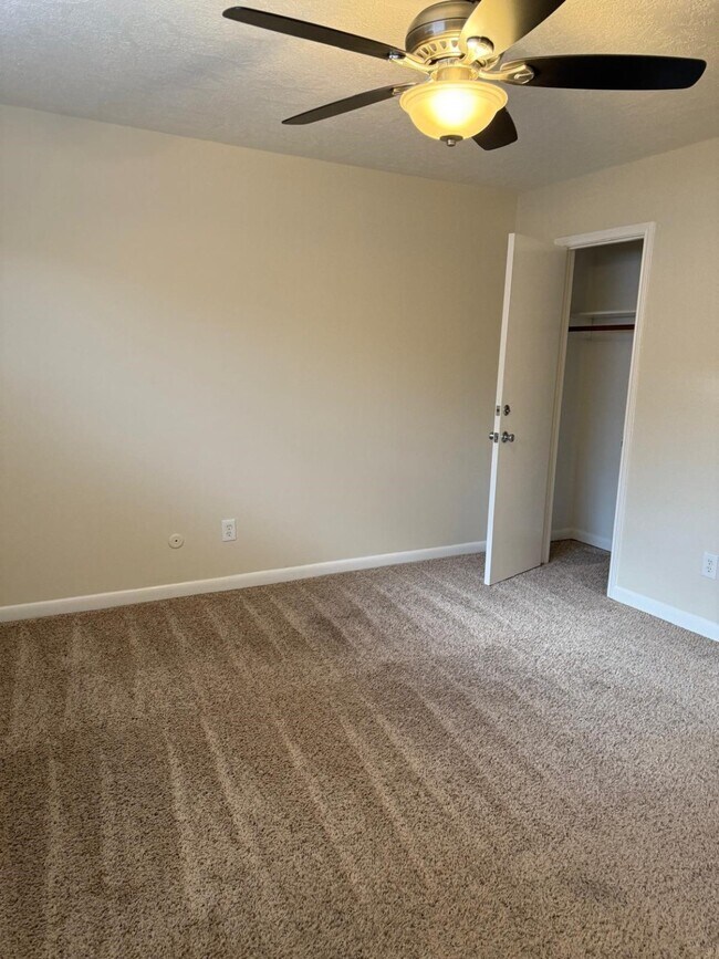 Building Photo - 6410 Del Monte Dr Unit 125 Rental