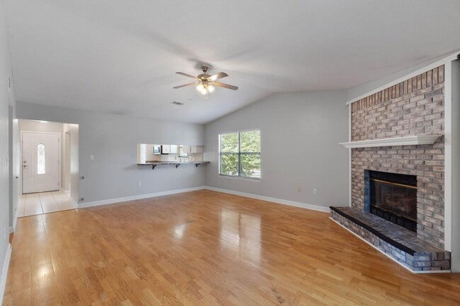 Photo - Ideal Niceville Location!