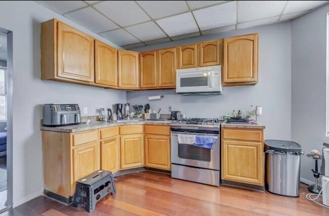 Photo - 128 W 20th St Unit 2R