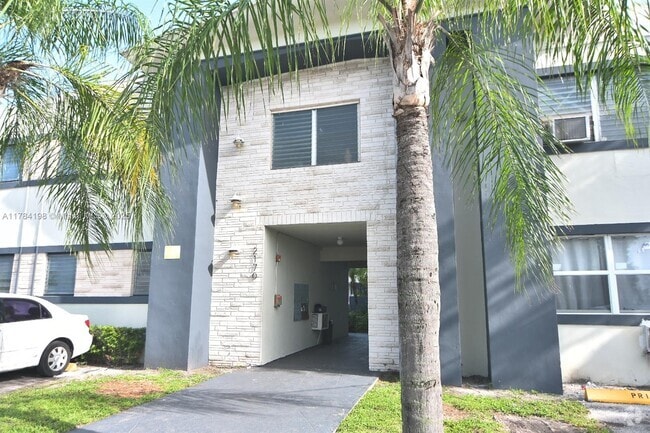 Building Photo - 2170 NW Flagler Terrace Unit 108 Rental