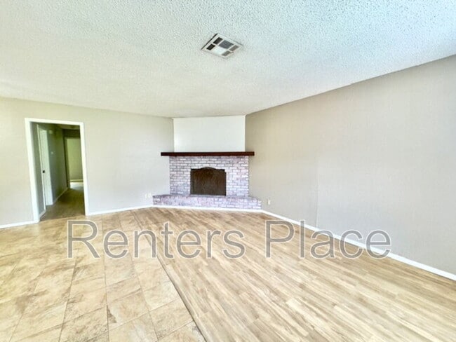 Photo - 4809 S Gum Ave