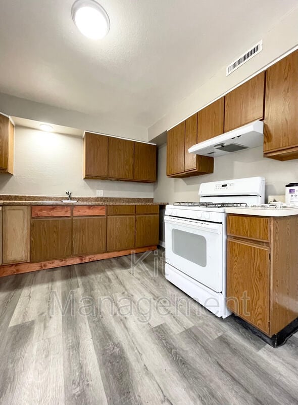 Photo - 2248 Broadway St