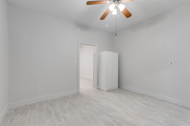 Photo - 7133 Avenue C