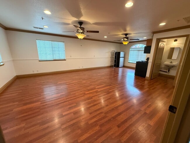 Photo - 835 H St Unit 1