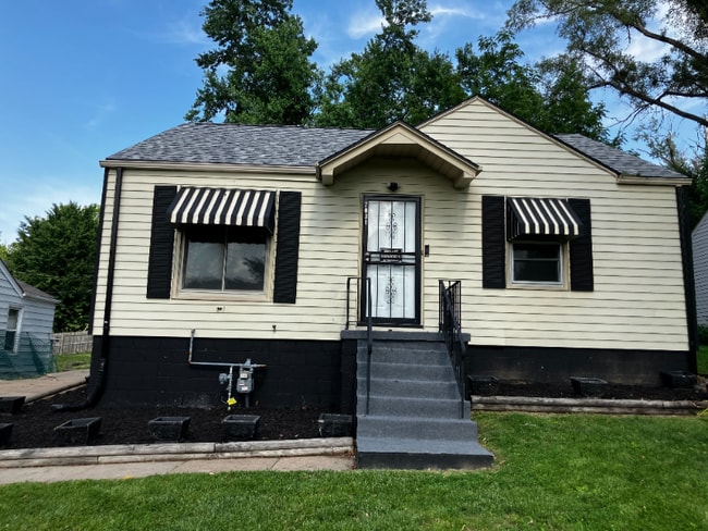 Building Photo - 7031 N 33rd St Rental