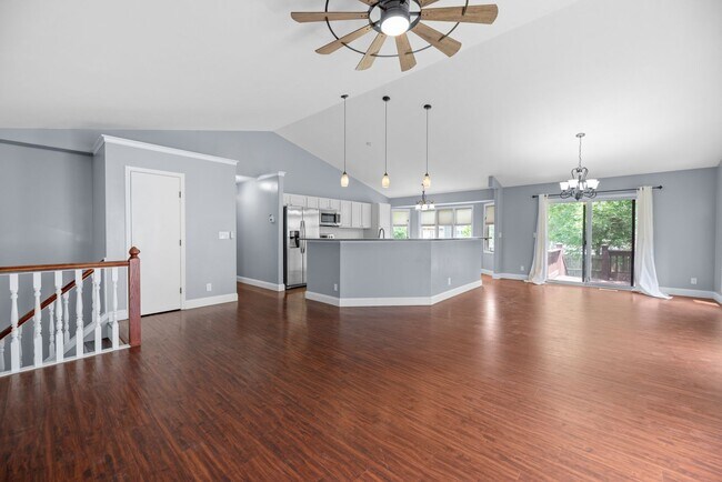 Photo - 2 WEEKS FREE!! Beautiful 5 bedroom home in...