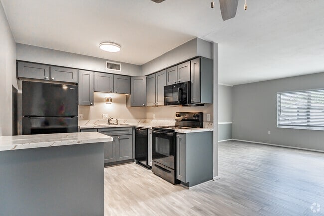 2BD, 1BA - 875SF - Kitchen - Bradenton Palms