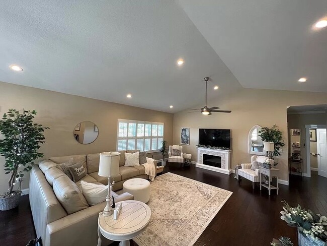 Photo - Stunning 3-Bedroom Home with Deck, Patio & Large Yard in Kodak, TN