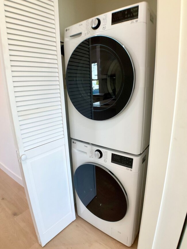 Photo - FULLY Remodeled. In-Unit W/D, Stainless Appliance Package, MODERN! Unit 1504A