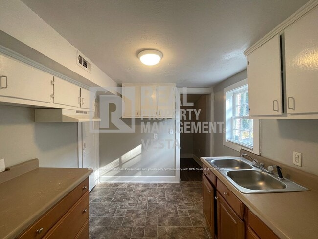 Photo - 2677 Napier Ave