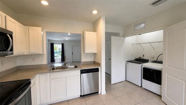 Photo - 496 NE 5th St