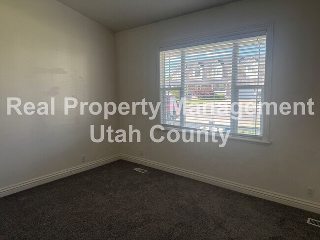 Photo - Lehi Home Plenty of parking