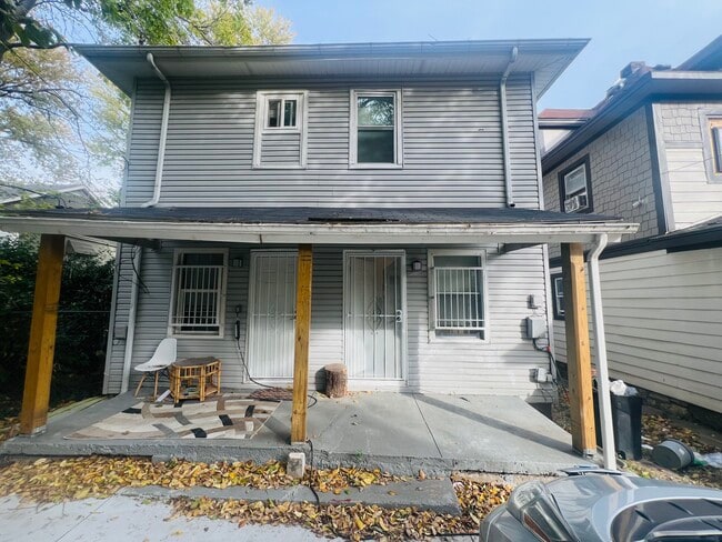 Exterior trasero - 242 N 8th St