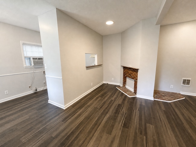 Building Photo - 3701 Grote St SW Unit B