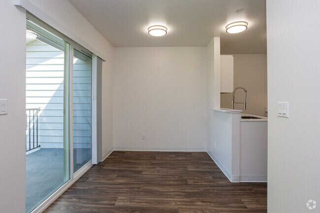 2BR, 2BA - 937 SF