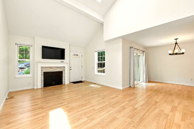 Photo - Gorgeous 3 Bed 2.5 Bath Townhome in Littleton! Unidad D