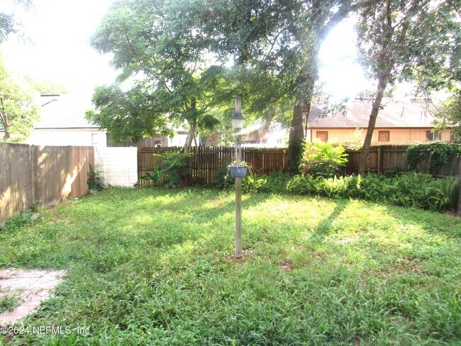 11722 Tanager Dr
