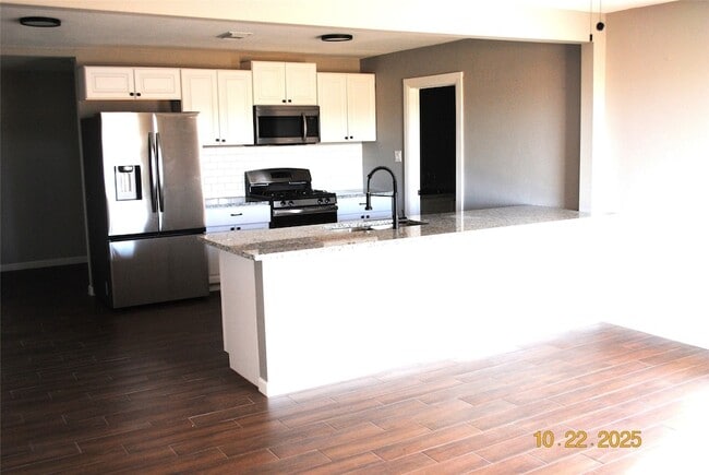 Photo - 410 Ayres St