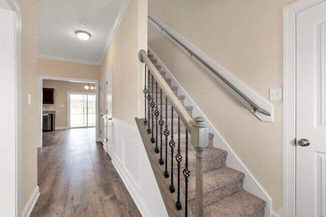 Photo - 463 Worsley Wy