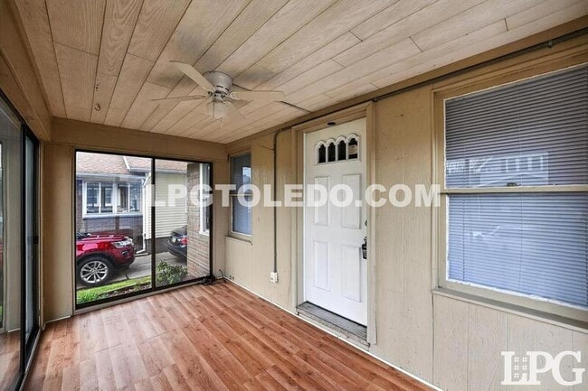 Photo - 4120 Parrakeet Ave