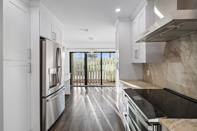 Photo - 131 Palm Ave