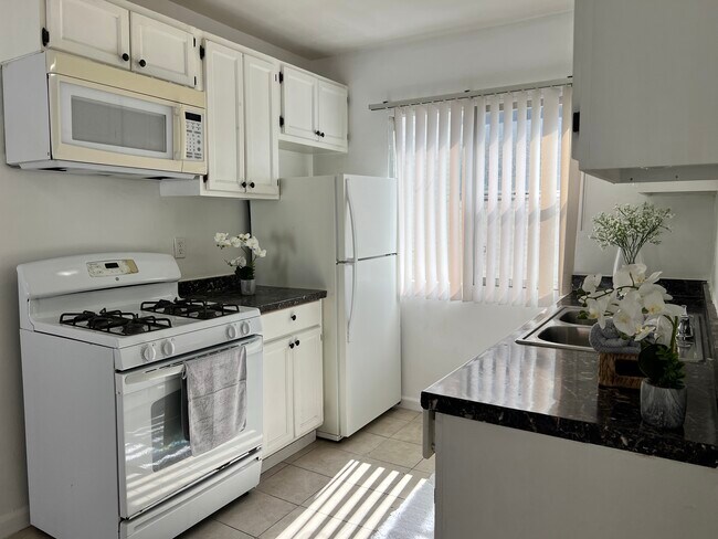 1330 S Wilton Pl Unit 9