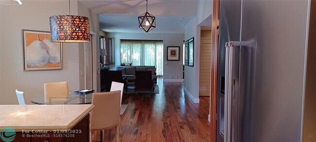 Photo - 6688 Via Regina