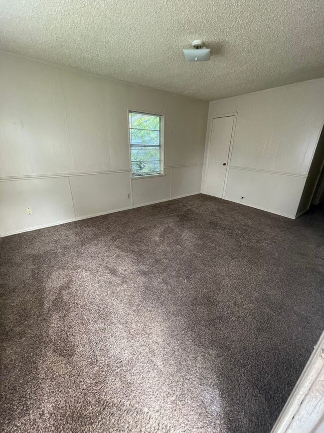 Photo - 500 Loraine Cir