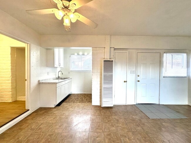 Photo - RogerRd237-243 Unit Roger239-3