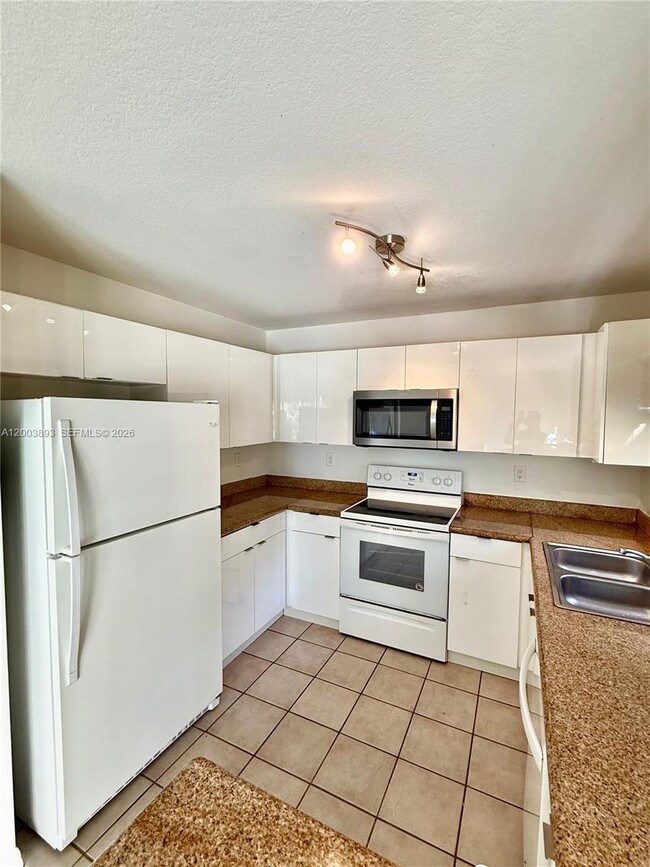 Building Photo - 2206 NW 170th Ave