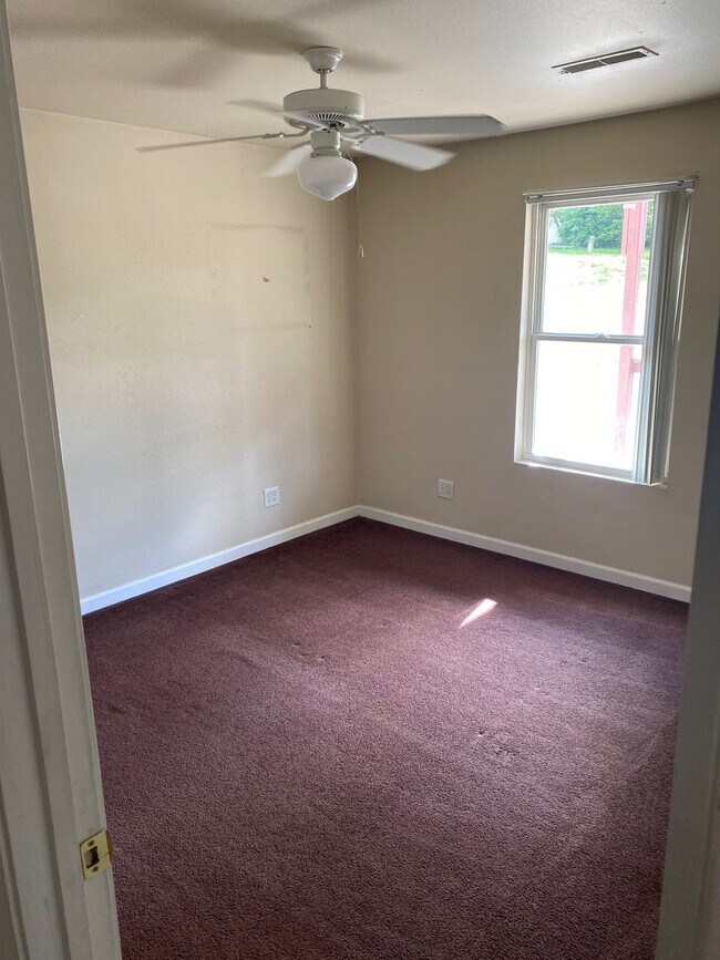 Photo - 319 E Mill St