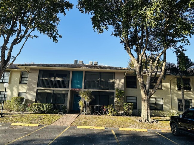 Photo - 9875 Pineapple Tree Dr Unidad 205