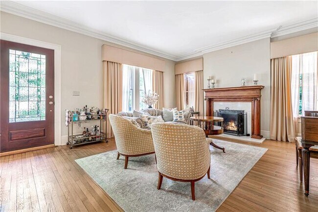 Photo - 979 Springdale Rd NE