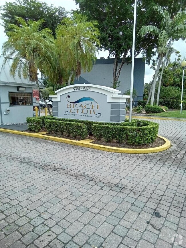 Building Photo - 9365 Fontainebleau Blvd Rental