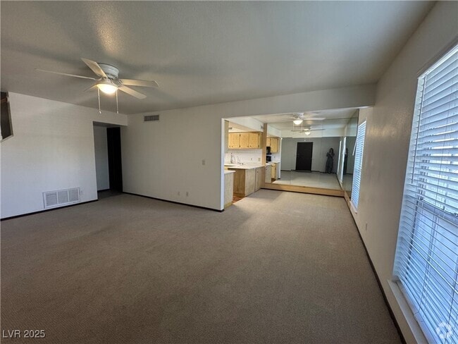 Building Photo - 3109 Pinehurst Dr Unit B Rental