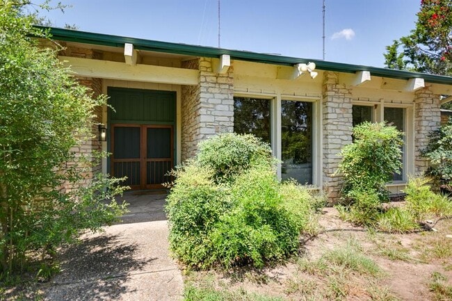 2412 Deer Pass