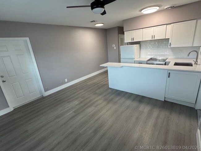 Building Photo - 4601 Poinciana St Unit 1