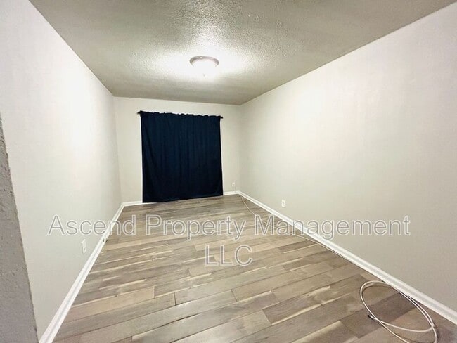 Photo - 217 Sequoia Dr