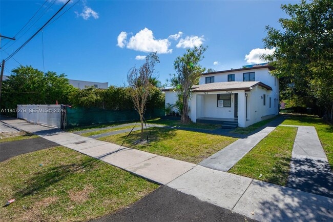 Building Photo - 742 NW 70th St Unit 1