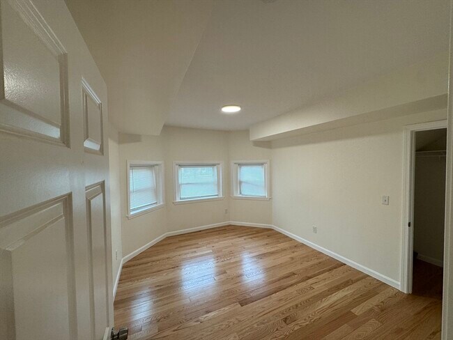 Photo - 1725 Commonwealth Ave Unit 5