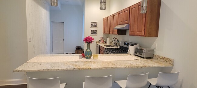 Photo - 930 W Belmont Ave Unit 201