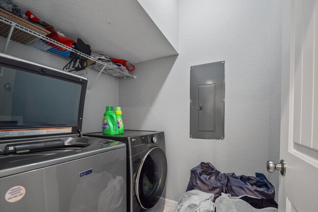 Photo - 305 N Division St