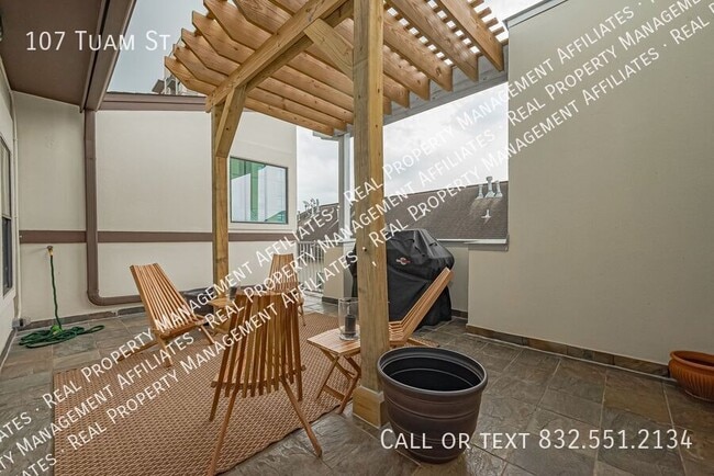Photo - 107 Tuam St House