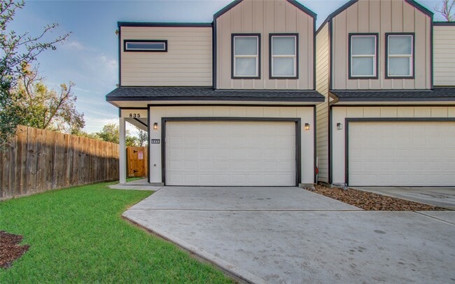 Photo - 835 S Victory Dr