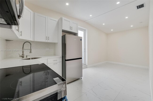 Building Photo - 10421 SW 184th St Unit 2 Rental